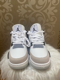 Air Jordan 4 - 6