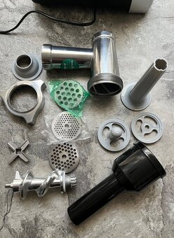 Mlynček na mäso Bosch MFW68660 2200W - 6