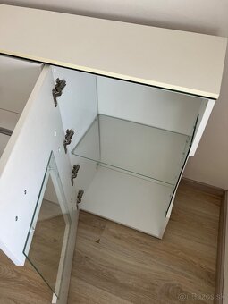 Biela leskla komoda - 6