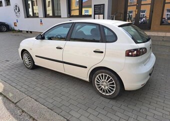 Seat Ibiza 1,2 i benzín manuál 51 kw - 6