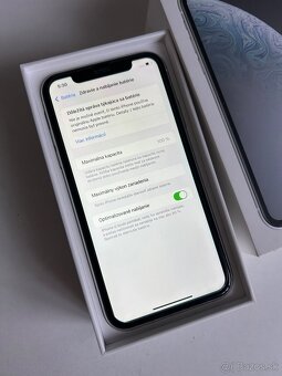 iPhone XR 64GB - 100% batéria - 6