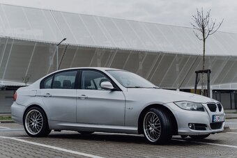 BMW E90 320d– NOVÁ STK/EK – SERVIS - 6