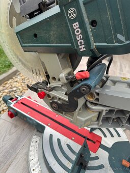 Kapovacia a pokosová píla Bosch - 6