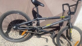Freestylový bicykel BMX skakaci - 6
