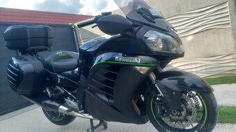 Kawasaki GTR 1400 - 6