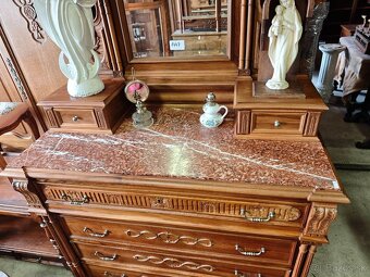 Starožitná komoda - 6