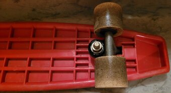 Predám funkčný zachovalý skateboard - 6
