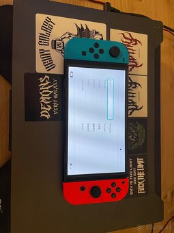 Nintendo Switch OLED - TOP stav + 2 ovládače + 2 hry - 6