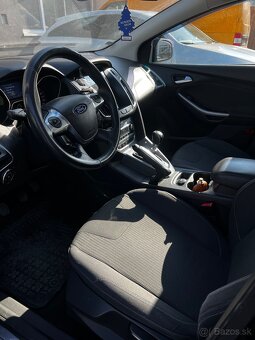 FORD FOCUS SEDAN - 6
