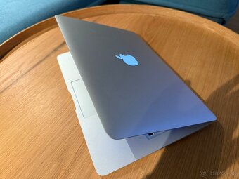 Apple MacBook Air 13-inch - 6