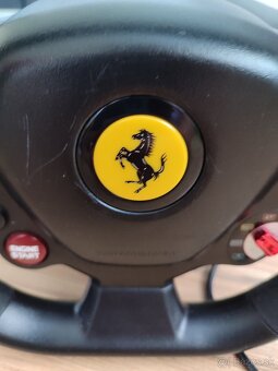 Volant na thrustmaster Ferrari na PS5 - 6