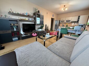 SLNEČNÝ 2-IZBOVÝ BYT S VEĽKÝM BALKÓNOM A SÚKROMNÝM DVOROM - 6