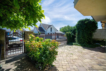 Predaj 2podlažný 6izb. rod.dom  s dvoj garážou    na Kozáck - 6