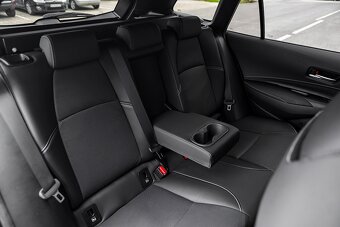 Toyota Corolla Combi 1.8 Hybrid 72kW e-CVT Executive 05/2021 - 6