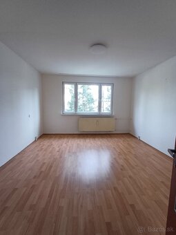 PRENÁJOM - 3 izbový nezariadený byt na sídlisku Západ v Popr - 6