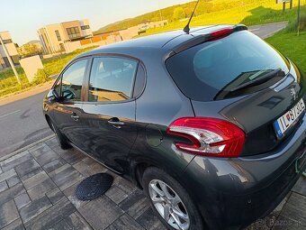 Peugeot 208 1.2 - 6