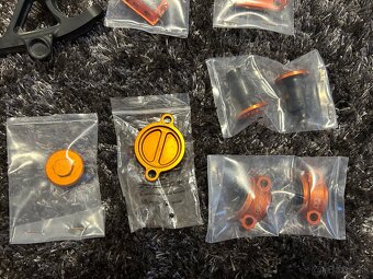 Ktm exc/ sx cnc diely, chrániče, six days, powerparts - 6