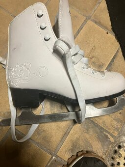 Ponúkam na predaj korčule na ľad - 6