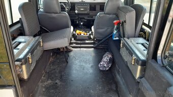 Land Rover Defender 2.5 D 90 kw M5 1.maj 156000km SR - 6