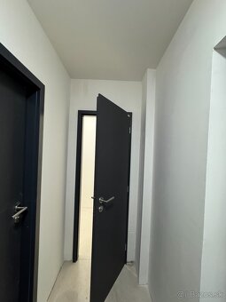 3 izbový byt v cene nová kuchyňa, spotrebiče, zariadenie - 6