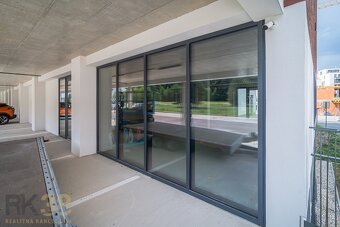 Na predaj – priestranné obchodné priestory - 6