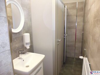 MASARYKOVA: VOĽNÉ NEBYTOVÉ priestory s UMÝVADLOM cca 23 m2 - - 6