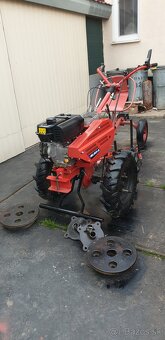 Predam traktory s prísl. - 6