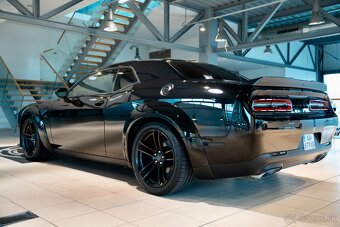 Dodge Challenger 5.7 HEMI - 6