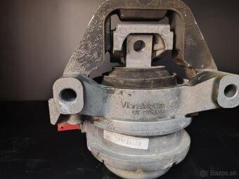 Uloženie motora Audi s8 - 6