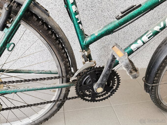 Stary bicykel zeleny - 6