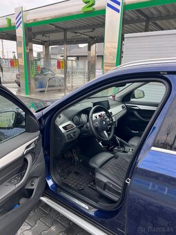 BMW X1 xDrive 20i A/T - 6