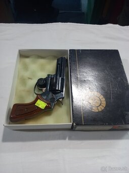 Predám revolver zn.Taurus - 6