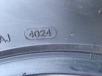 Predám zimné Pneu 215/65r16 5/6mm - 6