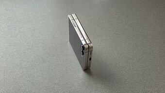 Samsung Z-Flip 5 "cream" - 6