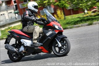 Aprilia SR Max - 6