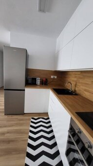Nový priestranný 3iz. byt s klimatizáciou, balkónom a parkov - 6