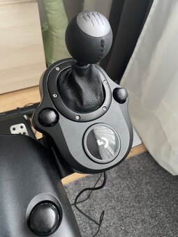 herný volant logitech driving force - 6