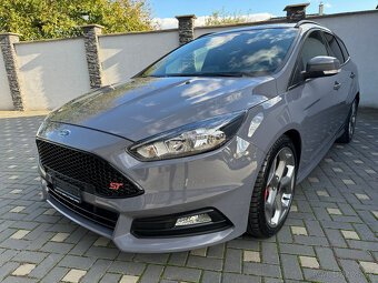 Ford Focus Kombi 2.0 ST Edition Swiss 250PS - 6