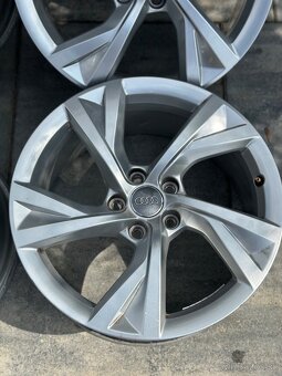 Originál Audi r18 a4 b9 - 6