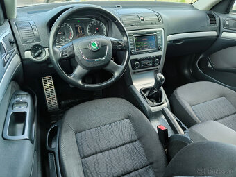 Škoda Octavia Combi 2.0TDI Elegance 2011 - 6