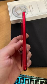 Apple iphone SE 2020 128GB Red - cerveny - 6