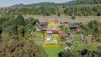 Slnečná záhrada s murovanou chatkou v Banskej Bystrici - 6