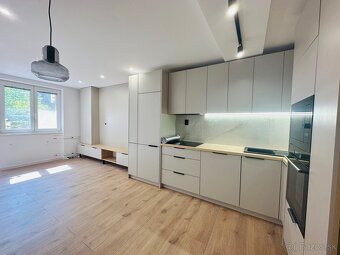 Predám 2,5 izbový tehlový byt v centre - 6