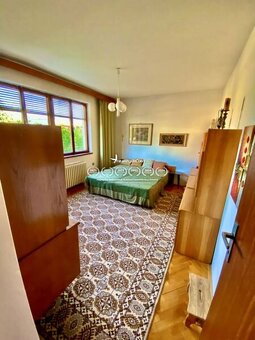 Na predaj priestranný 4 izbový rodinný dom s garážou a záhra - 6