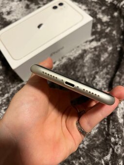 iPhone 11 128 GB, biely – top stav - 6