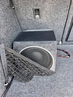 Aktívny subwoofer do auta. Hifonics ZX82A. - 6