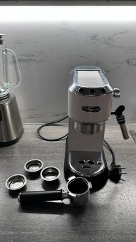Kávovar De'Longhi Dedica biely, BOSCH mlynček na kávu zdarm - 6