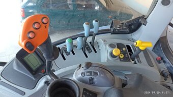 Traktor New Holland T7.195S - 6