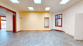 Na prenájom obchodný priestor s parkovaním v centre Trenčína - 6