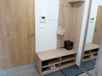 Na prenájom 1izb. zariadený byt v centre mesta PB - 6